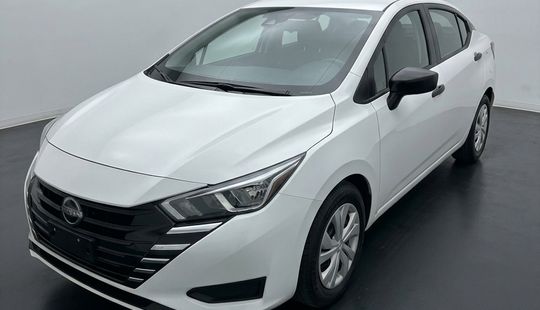 Nissan • Versa