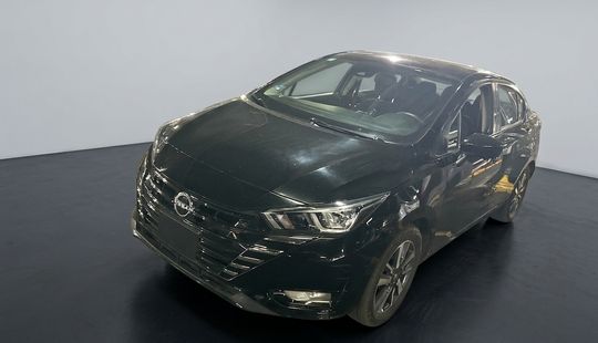 Nissan • Versa