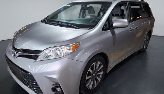 Toyota • Sienna