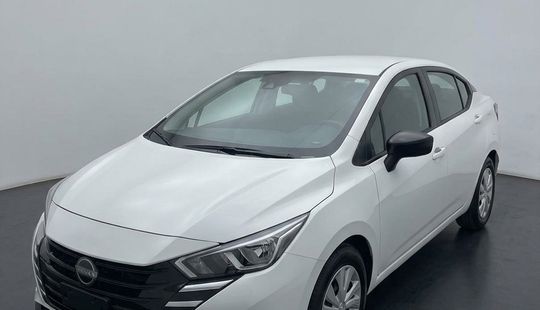 Nissan • Versa