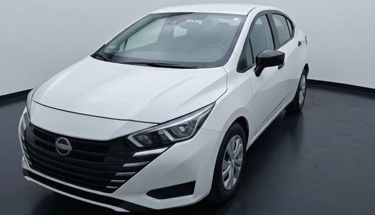 Nissan • Versa