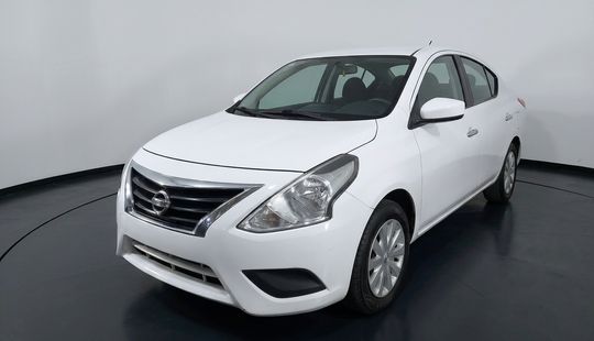 Nissan • Versa