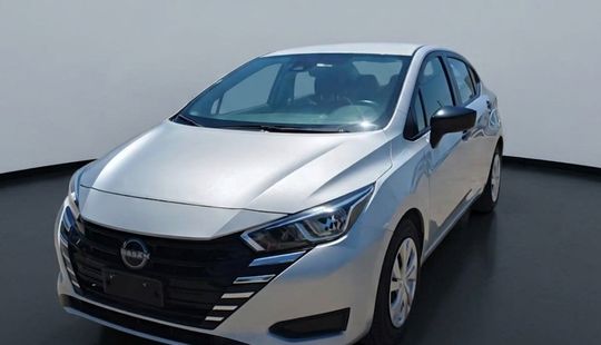Nissan • Versa
