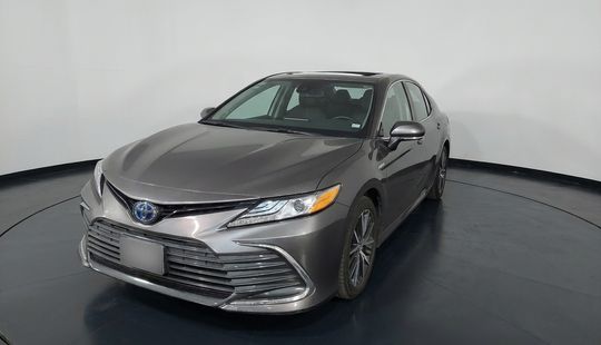 Toyota • Camry