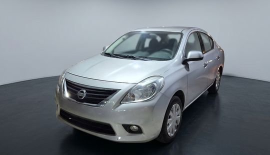 Nissan • Versa