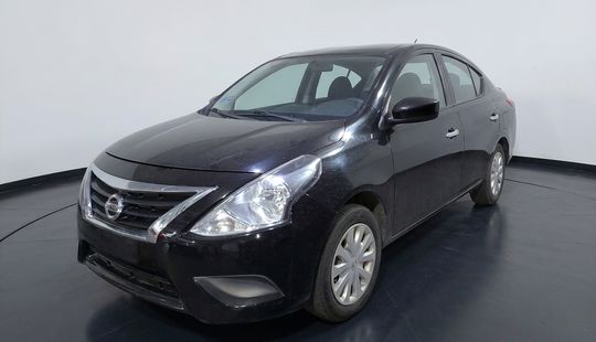 Nissan • Versa