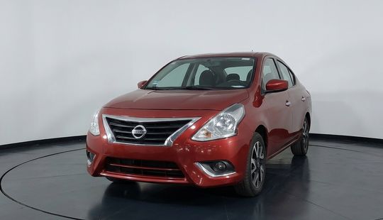Nissan • Versa