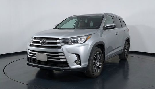 Toyota • Highlander