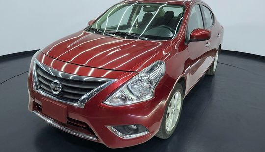 Nissan • Versa