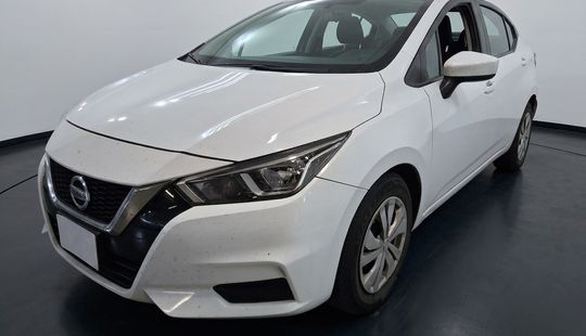 Nissan • Versa