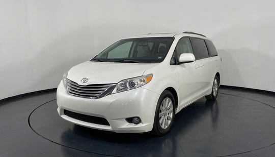 Toyota • Sienna