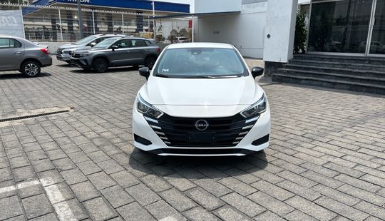 Nissan • Versa