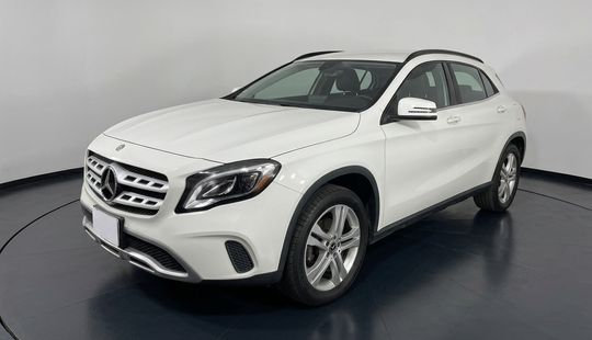 Mercedes Benz • Clase GLA