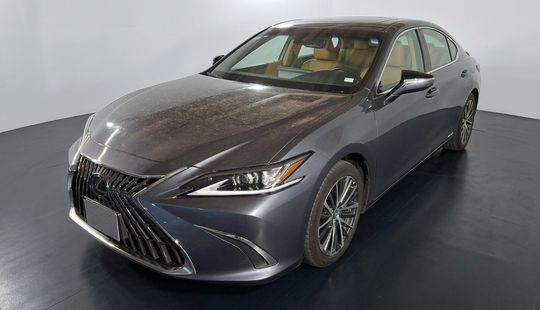 Lexus • ES