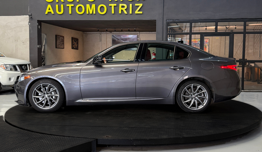 Alfa Romeo Giulia 2.0 SPRINT AUTO Sedan 2024