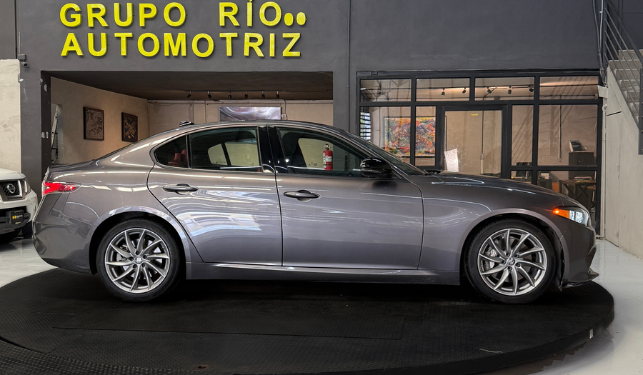 Alfa Romeo Giulia 2.0 SPRINT AUTO Sedan 2024