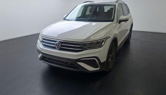 Volkswagen • Tiguan