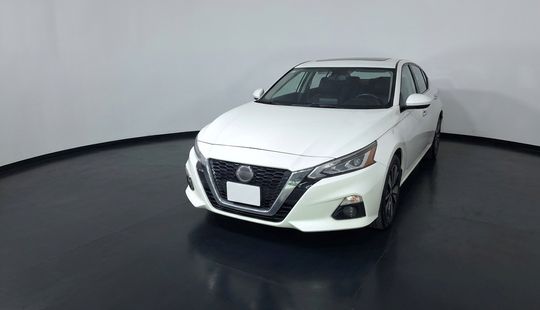 Nissan • Altima