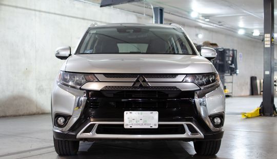 Mitsubishi • Outlander