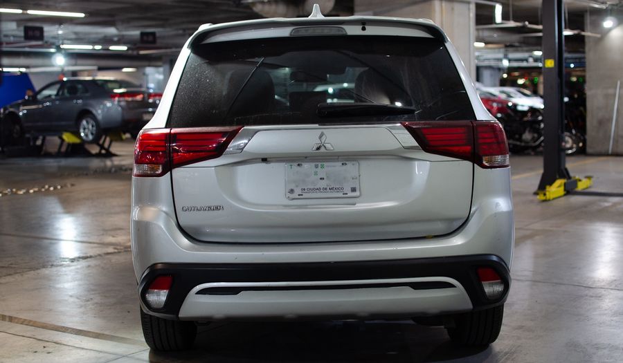 Mitsubishi Outlander 2.4 LIMITED CVT Suv 2020