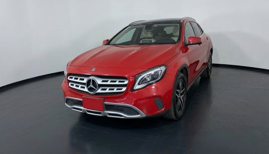 Mercedes Benz • Clase CLA