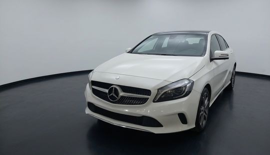 Mercedes Benz • Clase A