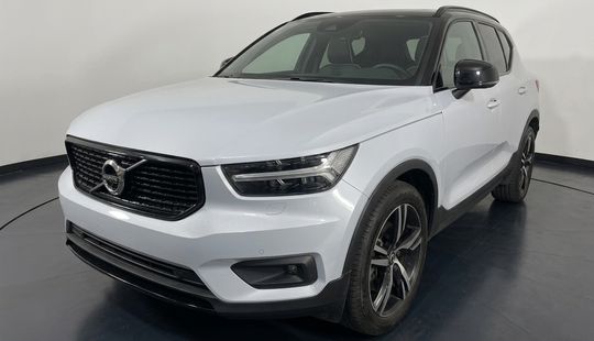 Volvo • XC40