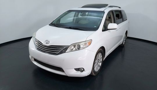 Toyota • Sienna