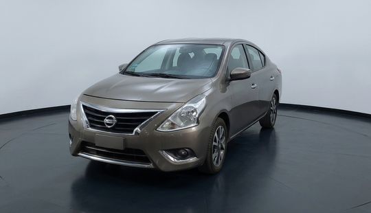 Nissan • Versa