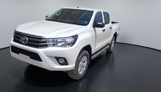 Toyota • Hilux