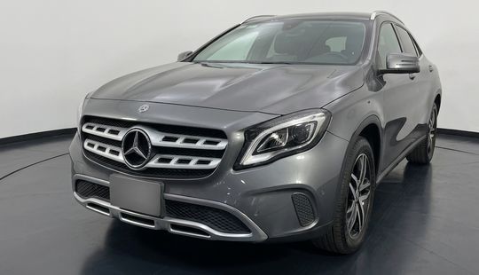 Mercedes Benz • Clase GLA