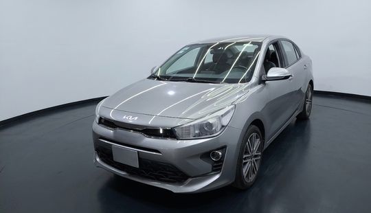 2023 • 27,716 km • Automático