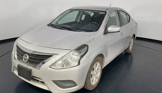 Nissan • Versa