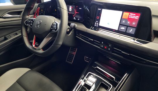 Volkswagen • Golf