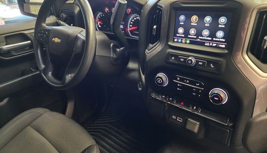 2023 • 27,293 km • Automático