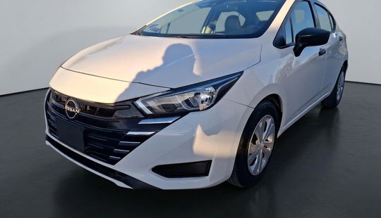Nissan • Versa