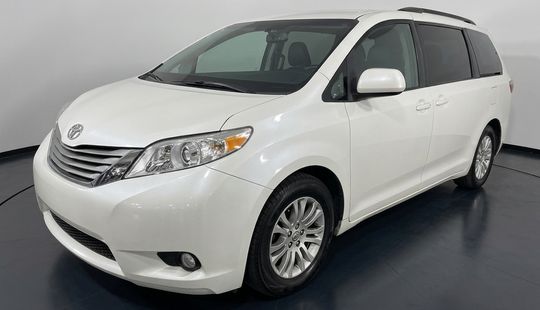 Toyota • Sienna