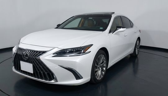 Lexus • ES
