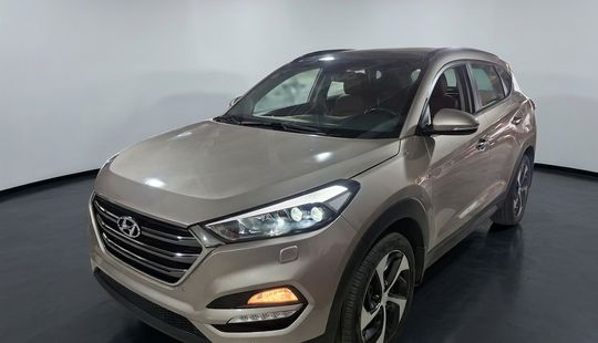 2017 • 119,359 km • Automático