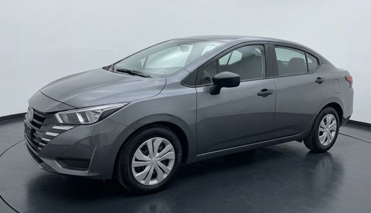 Nissan • Versa