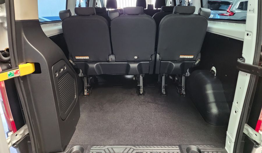 Ford Transit 2.2 DIESEL 9 PASAJEROS LARGA Van 2023