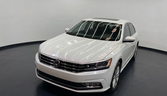 Volkswagen • Passat