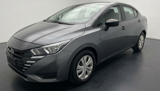 Nissan • Versa