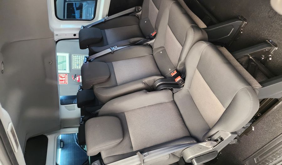 Ford Transit 2.2 DIESEL 9 PASAJEROS LARGA Van 2023