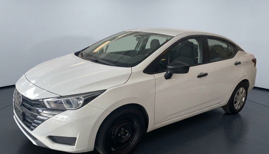 Nissan • Versa