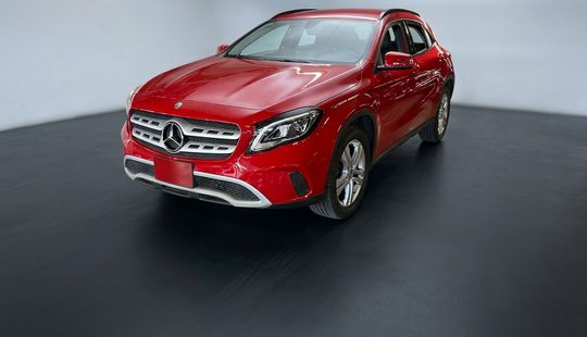 Mercedes Benz • Clase GLA