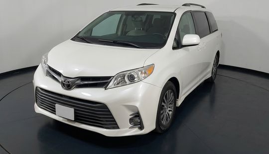 Toyota • Sienna