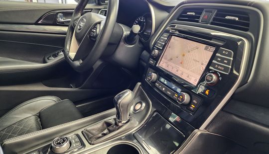2020 • 48,722 km • Automático