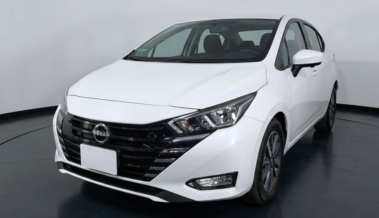 Nissan • Versa