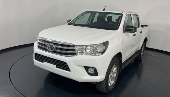 Toyota • Hilux